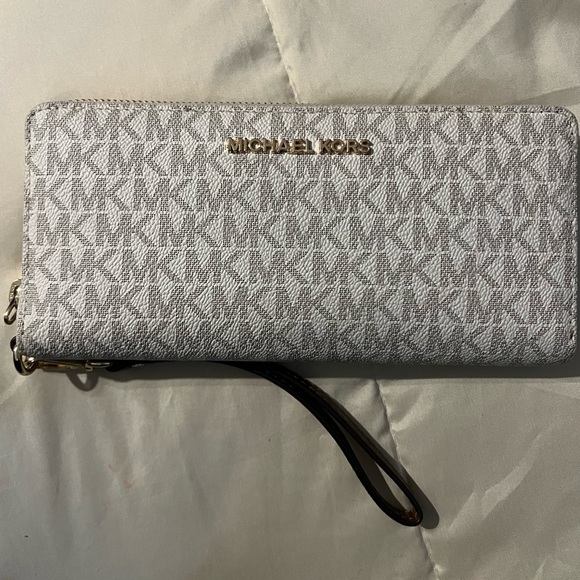 Michael Kors wallet - Picture 2 of 7